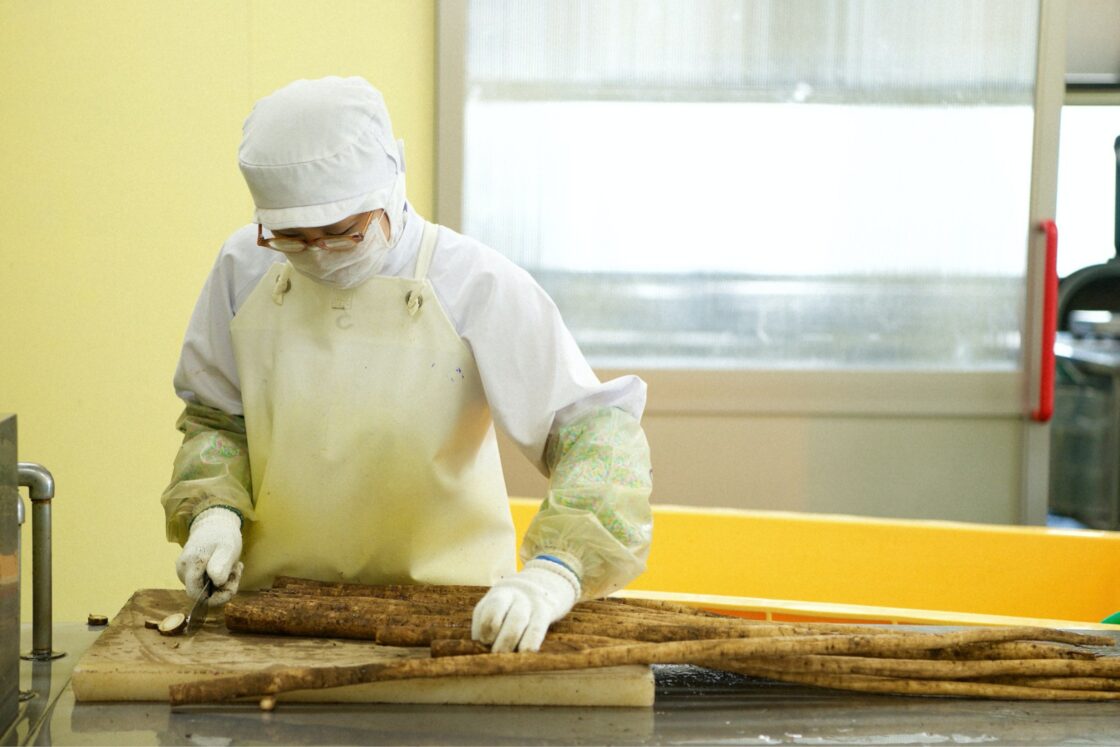 野菜によって、繊維の切り方を変えている
